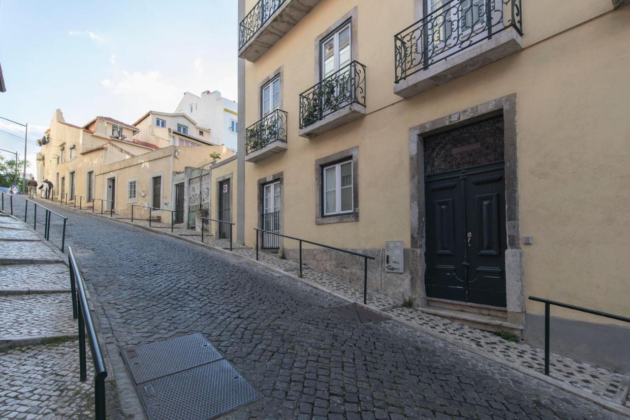 Lovelystay - Sunny Flat W/ Balcony Overseeing Graca And River Lisbon Exterior photo